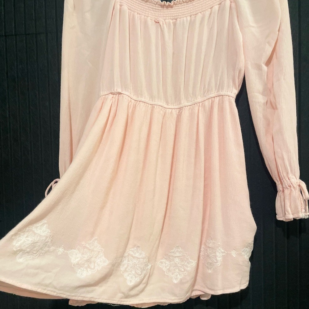 Taylor & Sage Mini Dress Long Sleeve Embroidered Detail Pink Dress, Medium